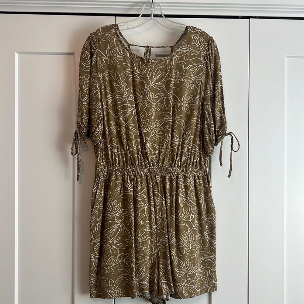 LOFT Beach Leafed Tie Back Romper - Picture 5 of 10